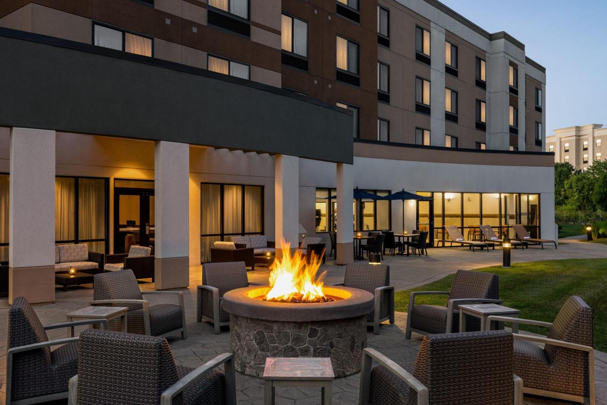 Courtyard By Marriott Wilkes-Barre Arena Hotel Exterior photo